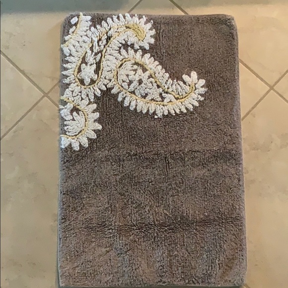 Bathroom Rug - Picture 2 of 5